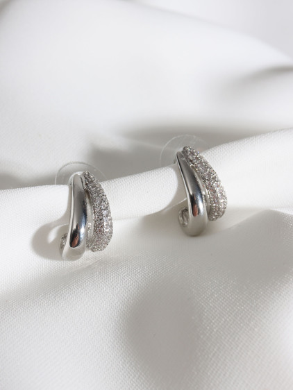 Zircon Taşlı 2'Li Görünümlü Gümüş Renk Küpe Zircon Taşlı 2'Li Görünümlü Gümüş Renk Küpe