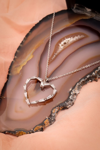 Gümüş Renk Baget Taşlı Kalp Kolye