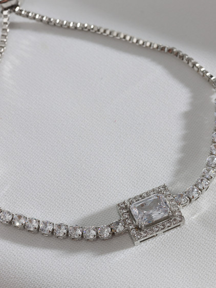 Beyaz Baget Taşlı Gümüş Renk Asansörlü Zircon Su Yolu Bileklik