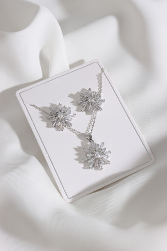 Zircon Taşlı Gümüş Renk Küpe Kolye Abiye Set Zircon Taşlı Gümüş Renk Küpe Kolye Abiye Set