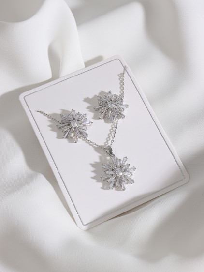 Zircon Taşlı Gümüş Renk Küpe Kolye Abiye Set Zircon Taşlı Gümüş Renk Küpe Kolye Abiye Set