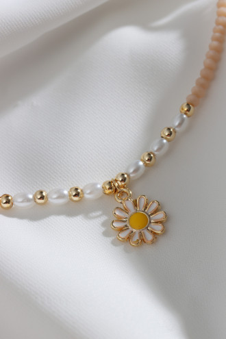 Krem Rengi Boncuklu Papatya Figür Çıtır Kolye