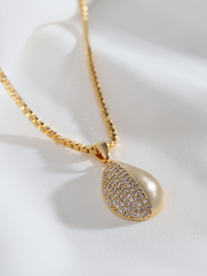 Yarı Taşlı Damla Şekil Gold Renk Kolye