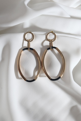 Oval Siyah Detay Sallantılı Gold Renk Boru Küpe