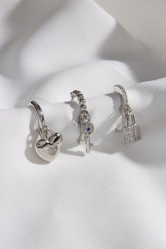 3'Lü Kilit Figürlü Gümüş Renk Küpe 3'Lü Kilit Figürlü Gümüş Renk Küpe