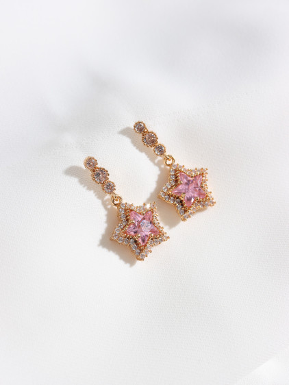 Pembe Taşlı Sallantılı Gold Renk Yıldız Küpe