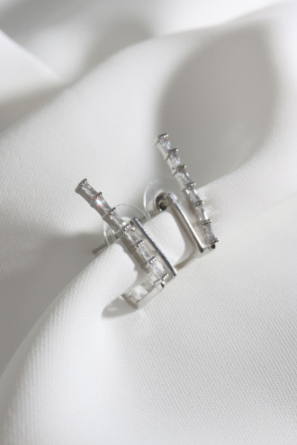 Baget Zircon Taşlı 2'Li Görünümlü Gümüş Renk Küpe Baget Zircon Taşlı 2'Li Görünümlü Gümüş Renk Küpe