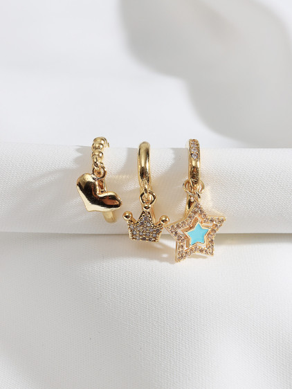 3'Lü Yıldızlı Zircon Gold Renk Küpe 3'Lü Yıldızlı Zircon Gold Renk Küpe
