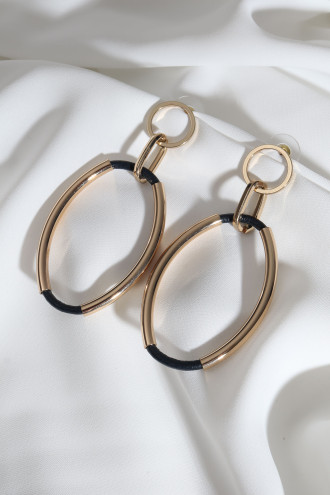 Oval Siyah Detay Sallantılı Gold Renk Boru Küpe