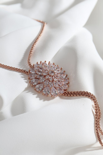 Beyaz Taşlı Çiçek Figür Asansörlü Rose Renk Abiye Kolye