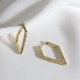 Gold Renk Üçgen Küpe Gold Renk Üçgen Küpe