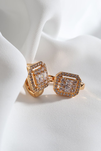 Beyaz Baget Taşlı Gold Renk Küpe