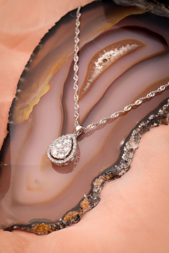 Zircon Taşlı Damla Model Gümüş Renk Kolye