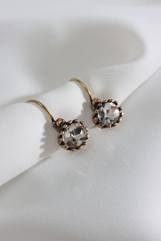 Oval Beyaz Taşlı Otantik Küpe