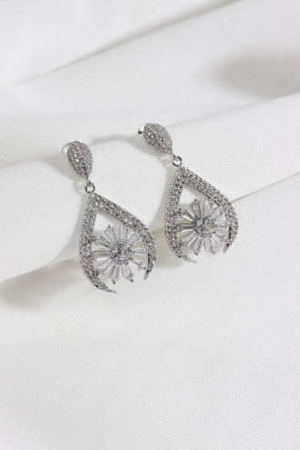 Gümüş Renk Zircon Taşlı Oval Abiye Küpe Gümüş Renk Zircon Taşlı Oval Abiye Küpe