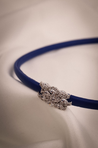 Mavi Yumuşak Deri Gümüş Renk Zircon Taşlı Choker