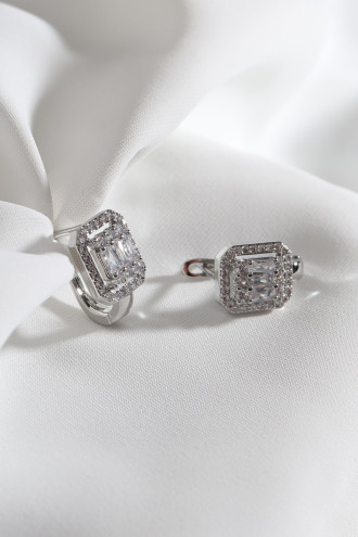 Beyaz Baget Taşlı Gümüş Renk Küpe