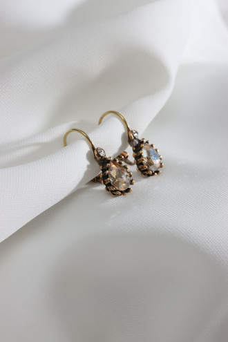 Küçük Damla Model Bal Rengi Taşlı Otantik Küpe