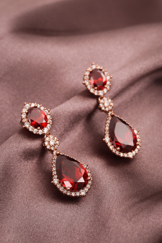 Kırmızı Zircon Taşlı Sallantılı Abiye Küpe Kırmızı Zircon Taşlı Sallantılı Abiye Küpe