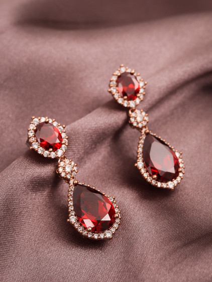 Kırmızı Zircon Taşlı Sallantılı Abiye Küpe Kırmızı Zircon Taşlı Sallantılı Abiye Küpe
