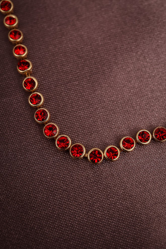 Kırmızı Taşlı Tam Tur Gold Renk Kısa Kolye