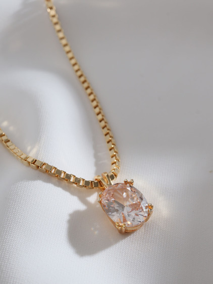 Beyaz Büyük Tek Taşlı Gold Renk Kolye