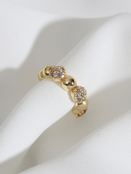 Çiçek Taşlı Sıkıştırmalı Tek Gold Renk Kıkırdak Küpe