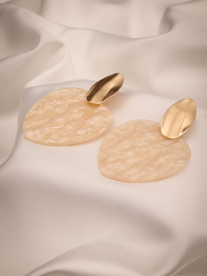 Kemik Görünümlü Gold Renk Oval Etnik Küpe Kemik Görünümlü Gold Renk Oval Etnik Küpe