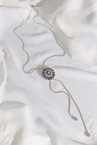 Renkli Taşlı Çiçek Figür Asansörlü Gümüş Renk Abiye Kolye Renkli Taşlı Çiçek Figür Asansörlü Gümüş Renk Abiye Kolye