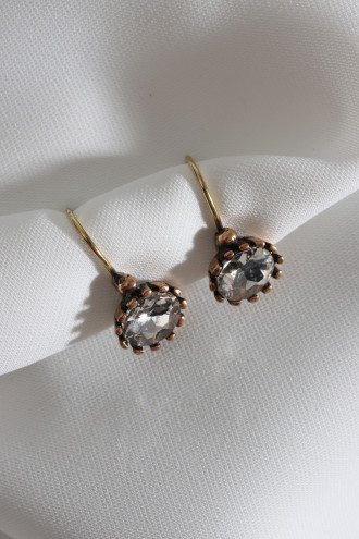 Oval Beyaz Taşlı Otantik Küpe