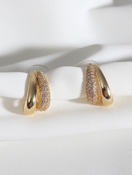 Zircon Taşlı 2'Li Görünümlü Gold Renk Küpe Zircon Taşlı 2'Li Görünümlü Gold Renk Küpe