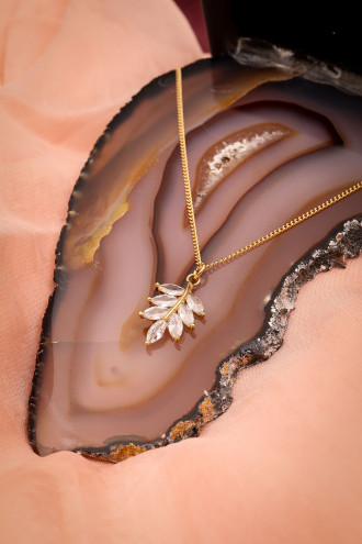 Zircon Taşlı Yaprak Model Gold Renk Kolye