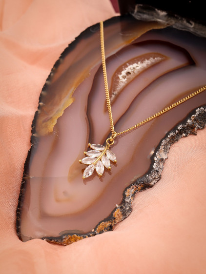 Zircon Taşlı Yaprak Model Gold Renk Kolye