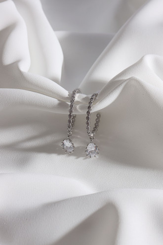 Oval Halkalı Taş Sallantılı Gümüş Renk Abiye Küpe