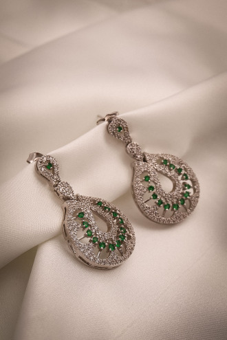 Yeşil Taş Detaylı Gümüş Renk Sallantılı Abiye Küpe