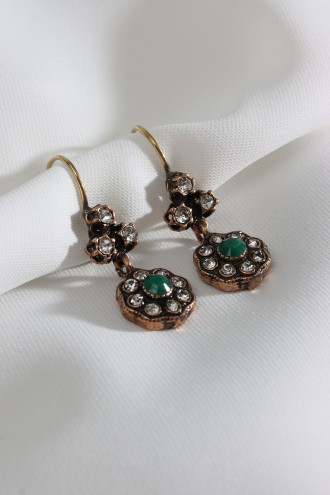 YEŞİL TAŞ DETAYLI SALLANTILI KADIN OTANTİK KÜPE