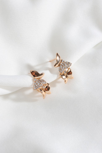 Çelik Kelebek Figürlü Gold Renk Küpe