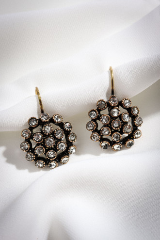 Beyaz Taşlı Çiçek Otantik Küpe