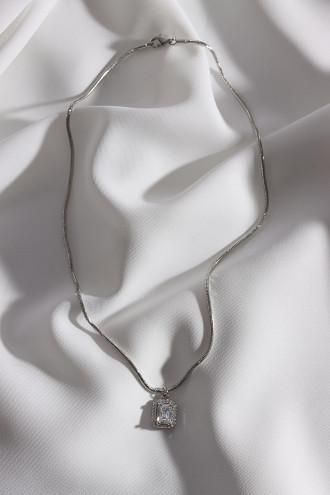 Gümüş Renk Yılan Zincirli Tek Taş Kolye