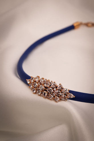 Mavi Yumuşak Deri Rose Zircon Taşlı Choker