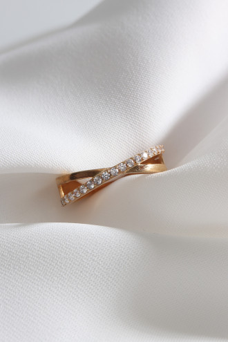 Tek Sıra Zircon Taşlı Gold Renk Yüzük Tek Sıra Zircon Taşlı Gold Renk Yüzük