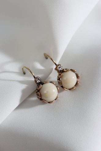 Yuvarlak Krem Rengi Saydam Taşlı Otantik Küpe