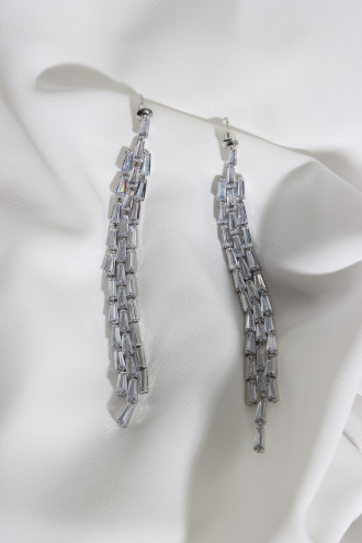 Baget Taşlı Abiye Gümüş Renk Küpe Baget Taşlı Abiye Gümüş Renk Küpe