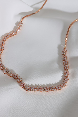 Yaprak Detaylı Asansörlü Taşlı Rose Renk Abiye Kolye