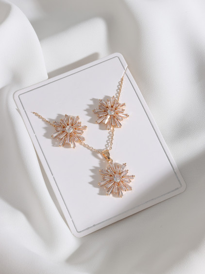 Zircon Taşlı Gold Renk Küpe Kolye Abiye Set