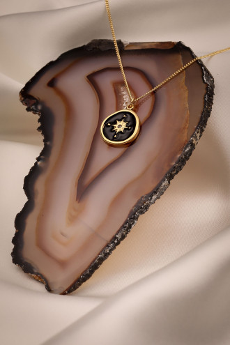 Siyah Mineli Kutup Yıldızı Figürlü Gold Renk Kolye