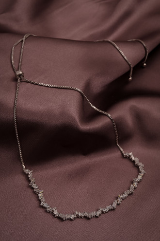 Zircon Taşlı Asansörlü Gümüş Renk Süzme Kolye Zircon Taşlı Asansörlü Gümüş Renk Süzme Kolye