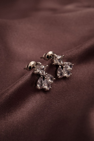 Zircon Taşlı Gümüş Renk Küpe Zircon Taşlı Gümüş Renk Küpe