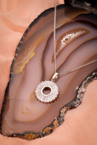 Baget Taşlı Yuvarlak Gümüş Renk Kolye