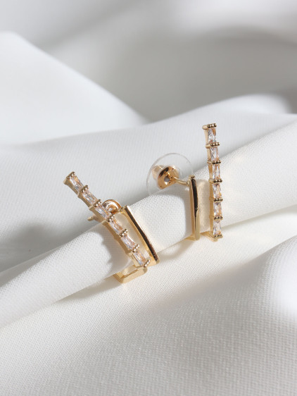 Baget Zircon Taşlı 2'Li Görünümlü Gold Renk Küpe Baget Zircon Taşlı 2'Li Görünümlü Gold Renk Küpe